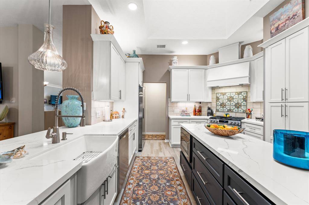 Beautiful kitchen was recently updated! With plenty of cabinets, drawers and countertop space. Porcelain farm sink, soft closing cabinets doors, under and over cabinet lighting, quartz countertops, beautiful design backsplash,.