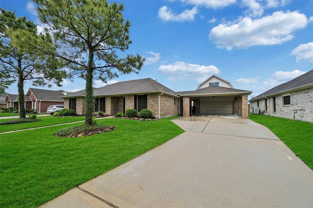 Cervelle Homes' signature 4-car garage with a 2-car porte cochere offers ample covered parking, plus a versatile bonus room above the garage—perfect for a home office, gym, or guest suite.