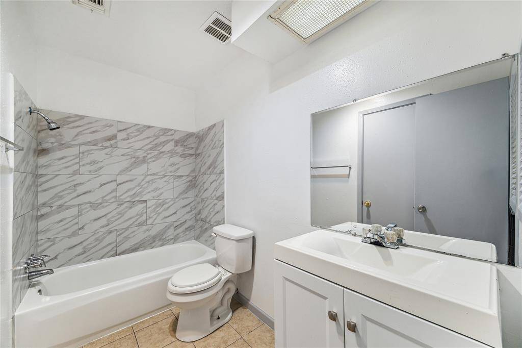 Fully renovated second bathroom