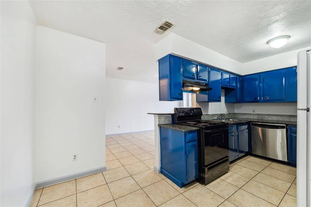 Cute kitchen with granite countertops