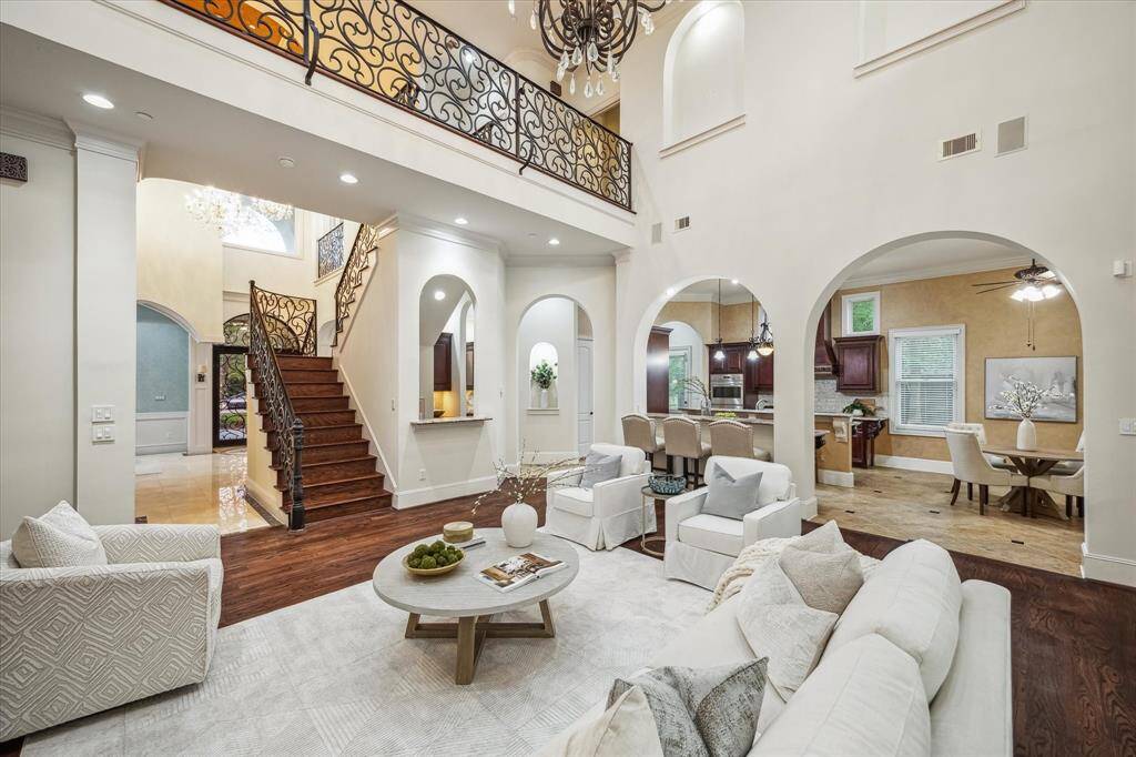 Entertain effortlessly with sightlines from the living room into the chef’s kitchen and breakfast nook, all framed by graceful arches.