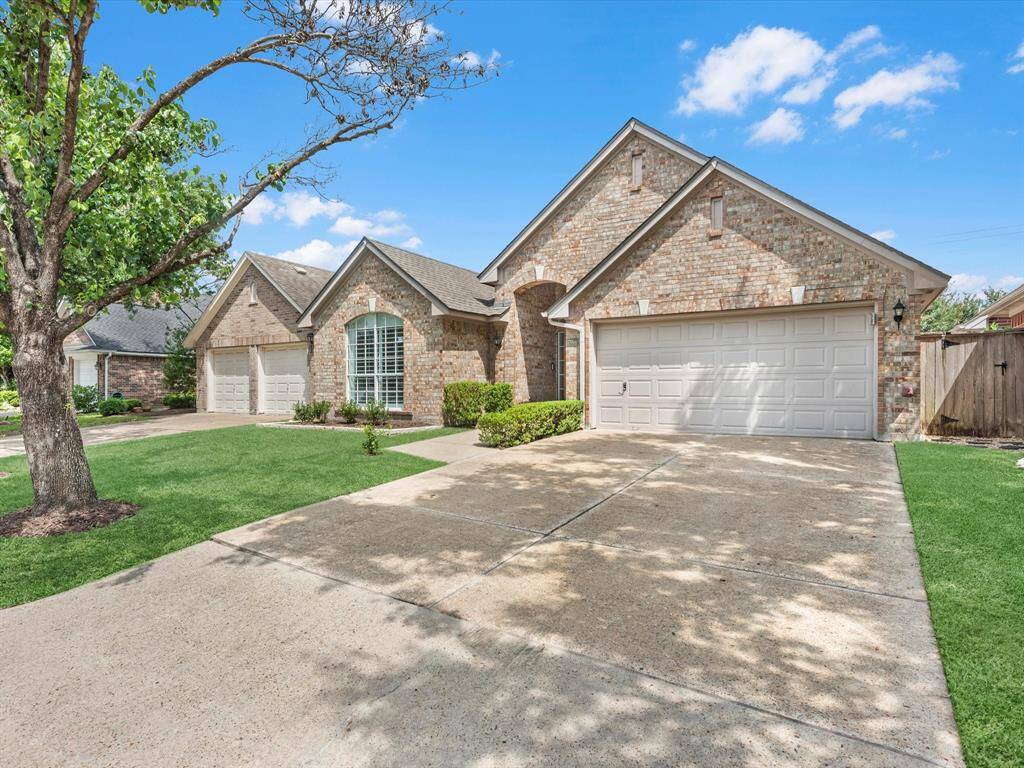Welcome to home to Lawler Ridge in the Village of Afton Woods!