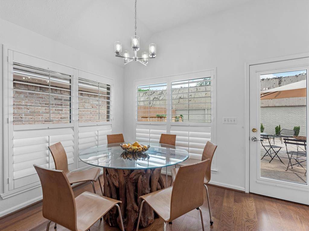 Enjoy family meals in this light-filled Breakfast Room.