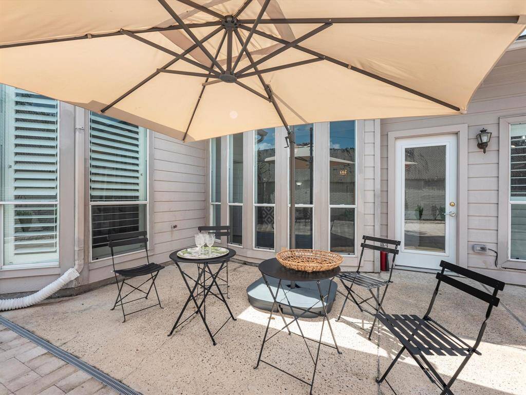 Enjoy morning coffee or evening cocktails with family and friends in your backyard.