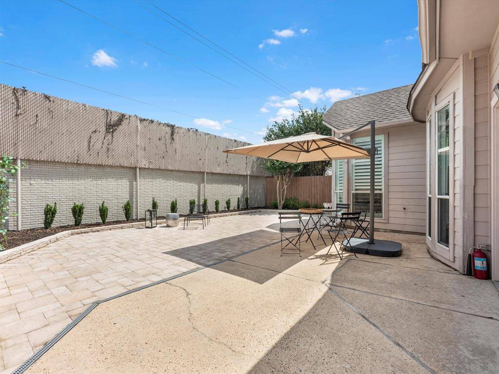 This low maintenance backyard frees up more time to spend with guests.