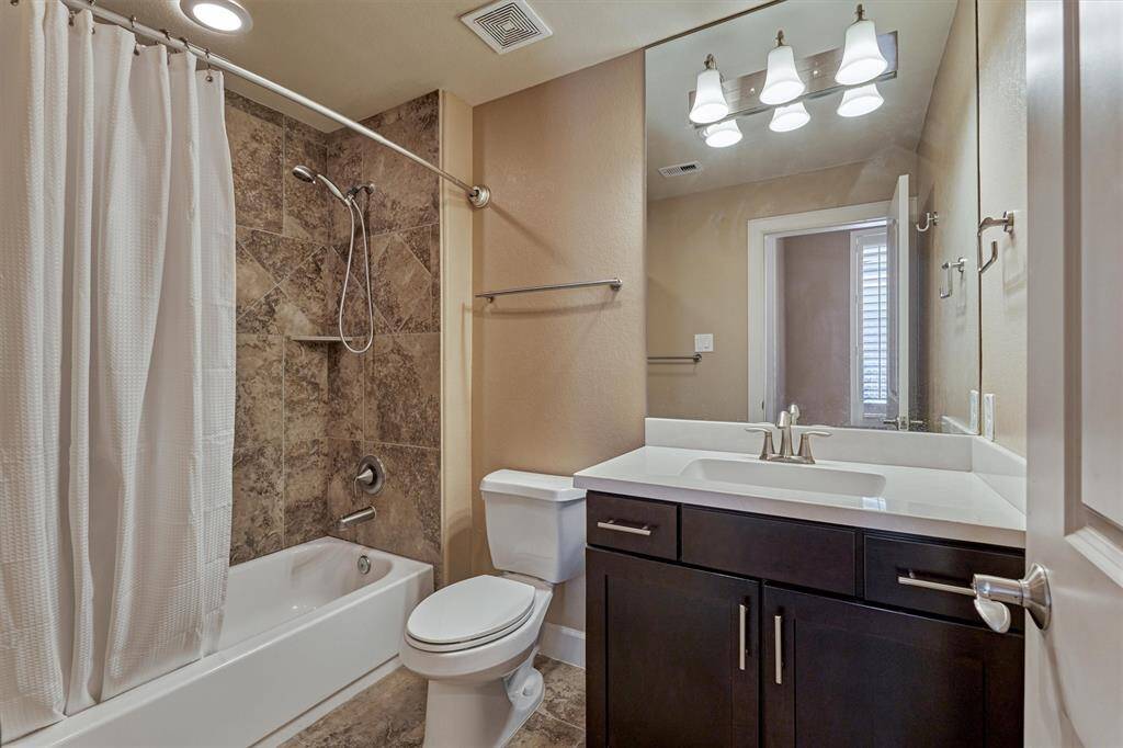 A full bath located on the first floor next to the bedroom.