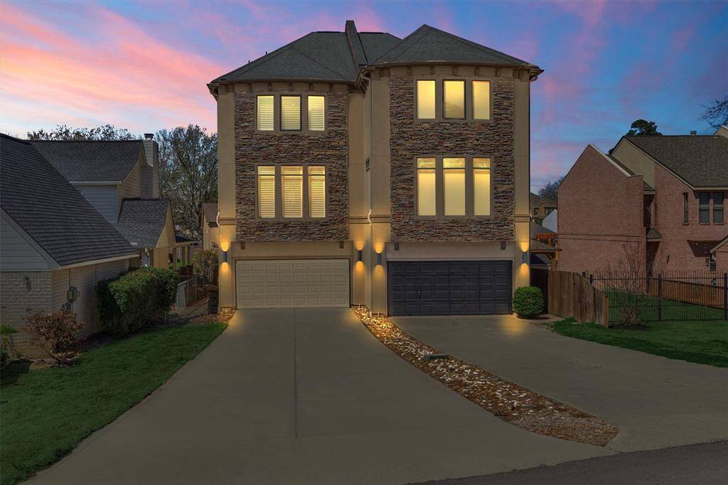 Welcome to 717 Paradise Lane, on a quiet street in the subdivision of Cape Conroe.