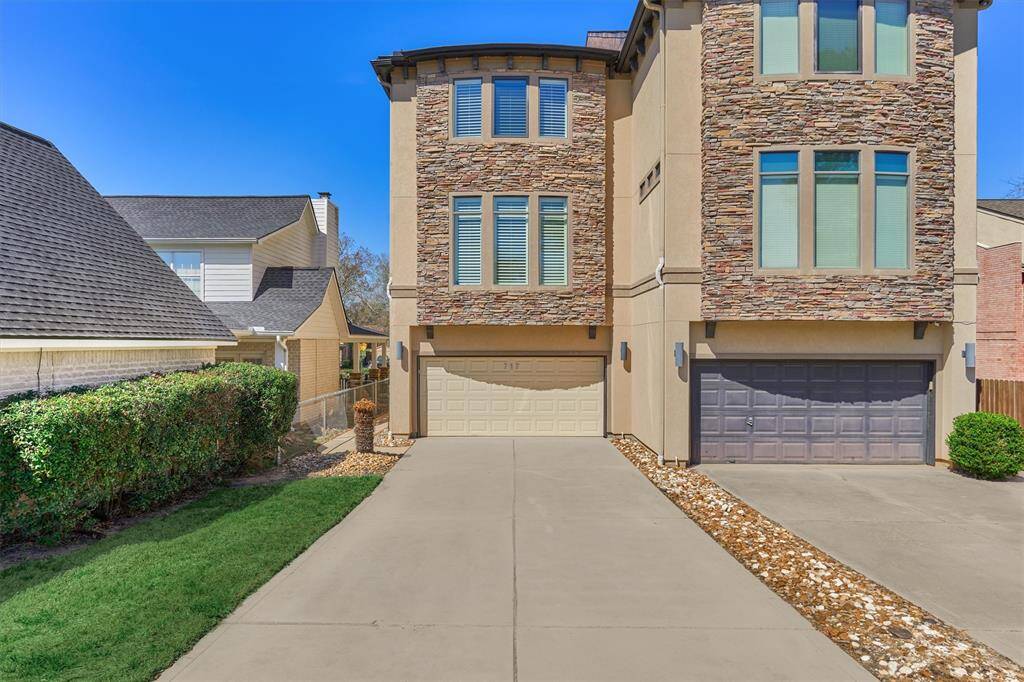 The double wide, long driveway provides enough parking for plenty of cars as a great weekend getaway.