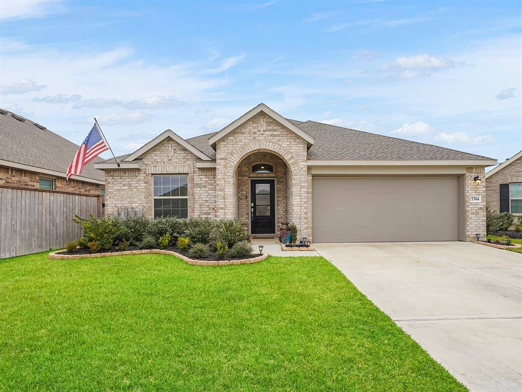 Discover the charm of this delightful single-story home, featuring 3 bedrooms and 2 baths, complete with a convenient 2-car garage!