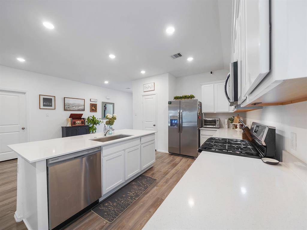 Alternative view of the kitchen.