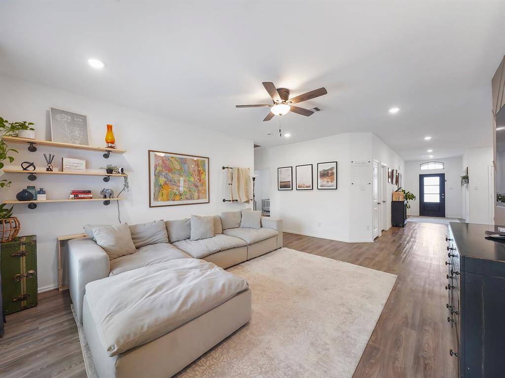 Alternative view of the living room.