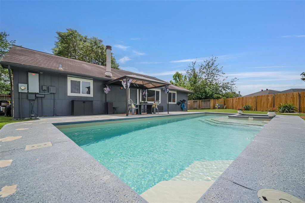 The pool will bring hours of enjoyment to everyone in the family. Living here will be like being on vacation all year round!