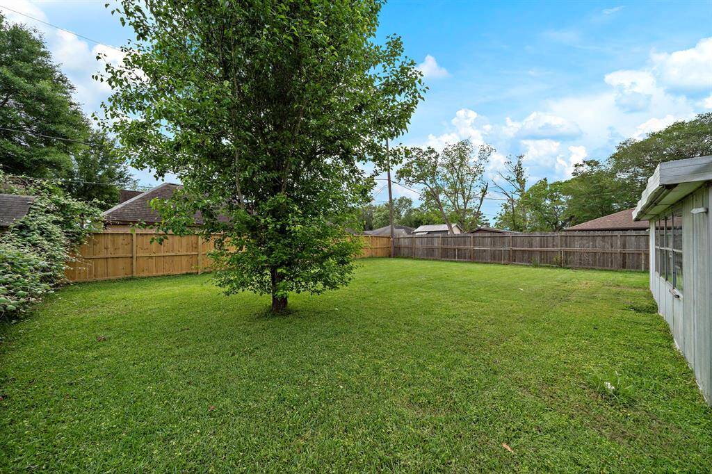 Spacious backyard