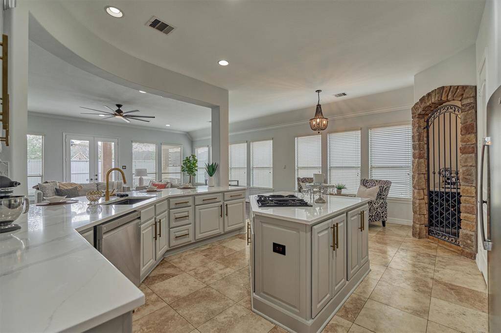 This floor plan is great for entertaining - wide open to the lving, breakfast area and separate coffee bar or wine grotto.