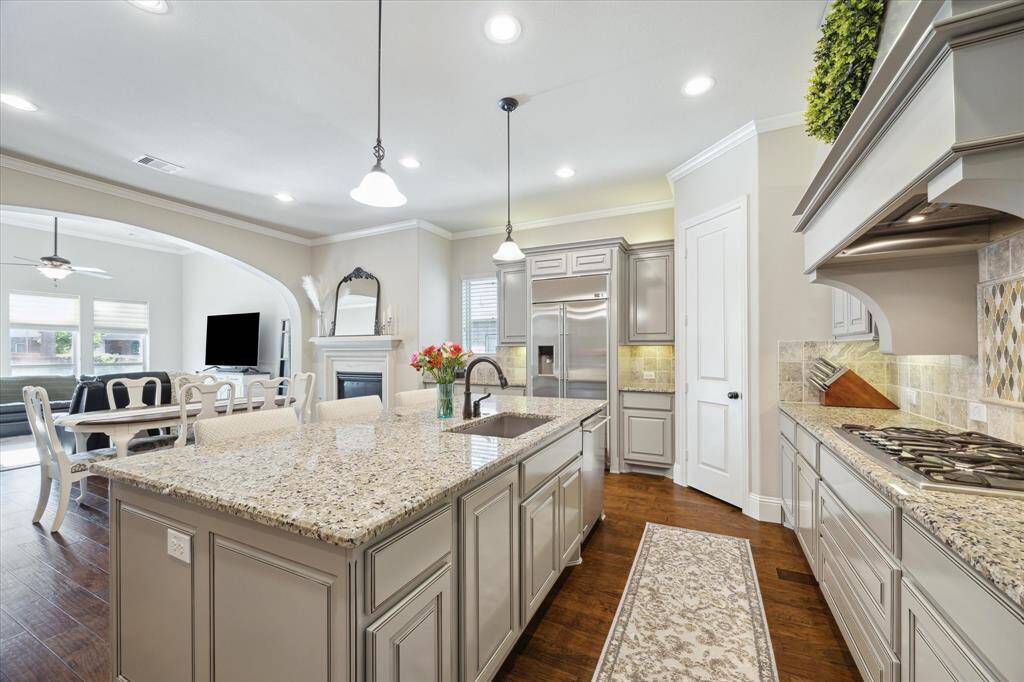 Builtin refrigerator, gas cooktop.