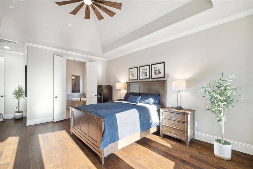 Such a pretty room.