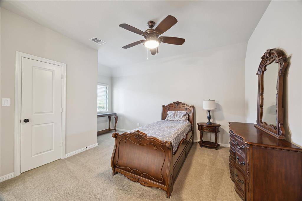 Upstairs bedroom.