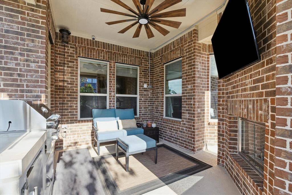 Nice patio area for relaxing.