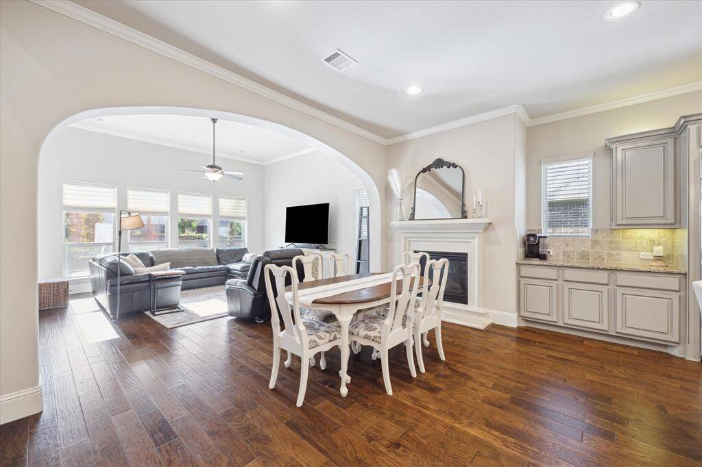 Molding, wood floors and nice transition between rooms.