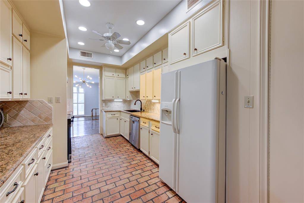 Beautiful, recessed lighting!