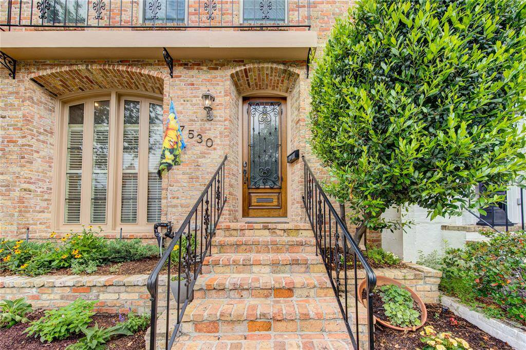 Gorgeous front door and beautiful brick work!