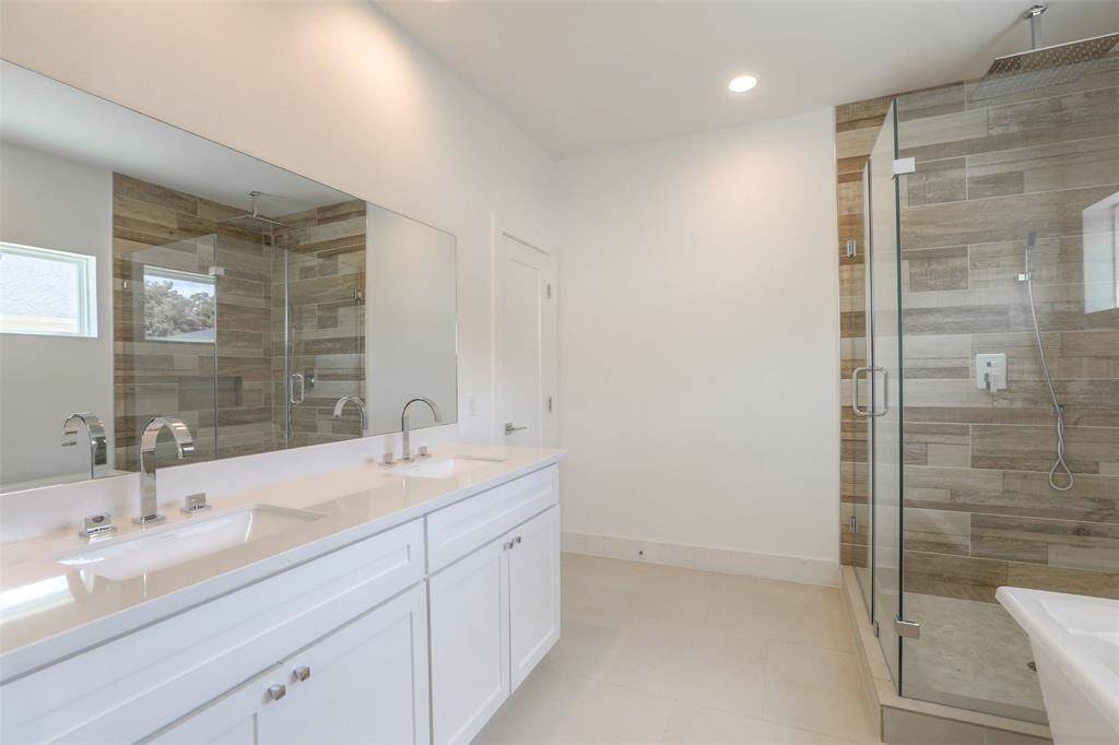 Primary Bathroom **Photos are from previous listing**