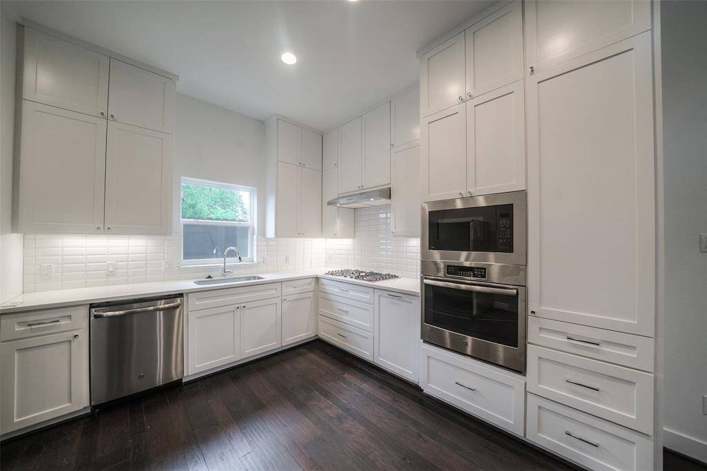 kitchen **Photos are from previous listing**