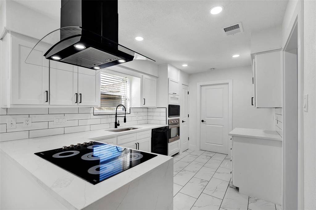 Featuring sleek finishes and plenty of space, it’s the perfect spot to cook, entertain, and create memorable meals.