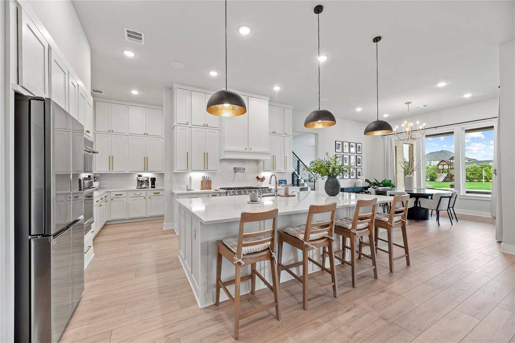 Your dream kitchen is ready to elevate your culinary experiences! This stunning space offers exquisite granite countertops complemented by a stylish backsplash, creating a harmonious blend of elegance and functionality. Equipped with top-of-the-line stainless steel appliances, it invites culinary creativity at every turn. The crisp white cabinets, adorned with modern hardware, exude sophistication, while the under-cabinet and recessed lighting illuminate the area beautifully.