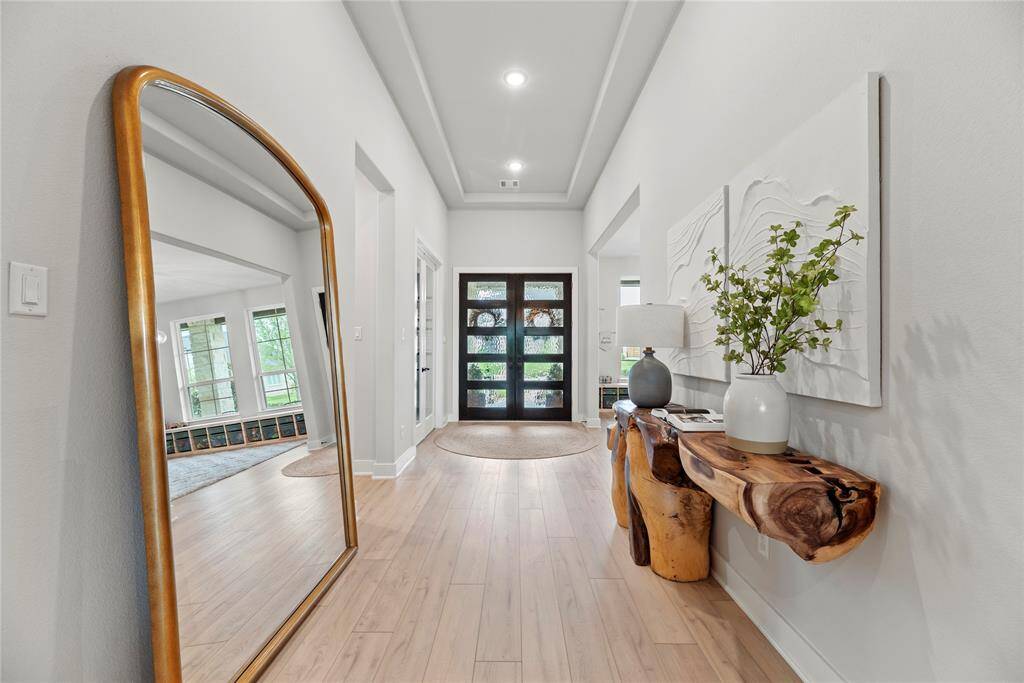An entrance like this can certainly leave a lasting impression. It's not just a doorway; it's a statement, setting the tone for what awaits beyond.