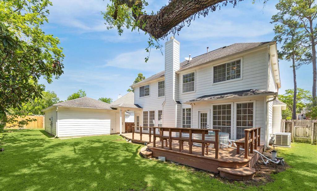 Spacious backyard with expansive green space, perfect for outdoor activities, gardening, or simply enjoying the fresh air.