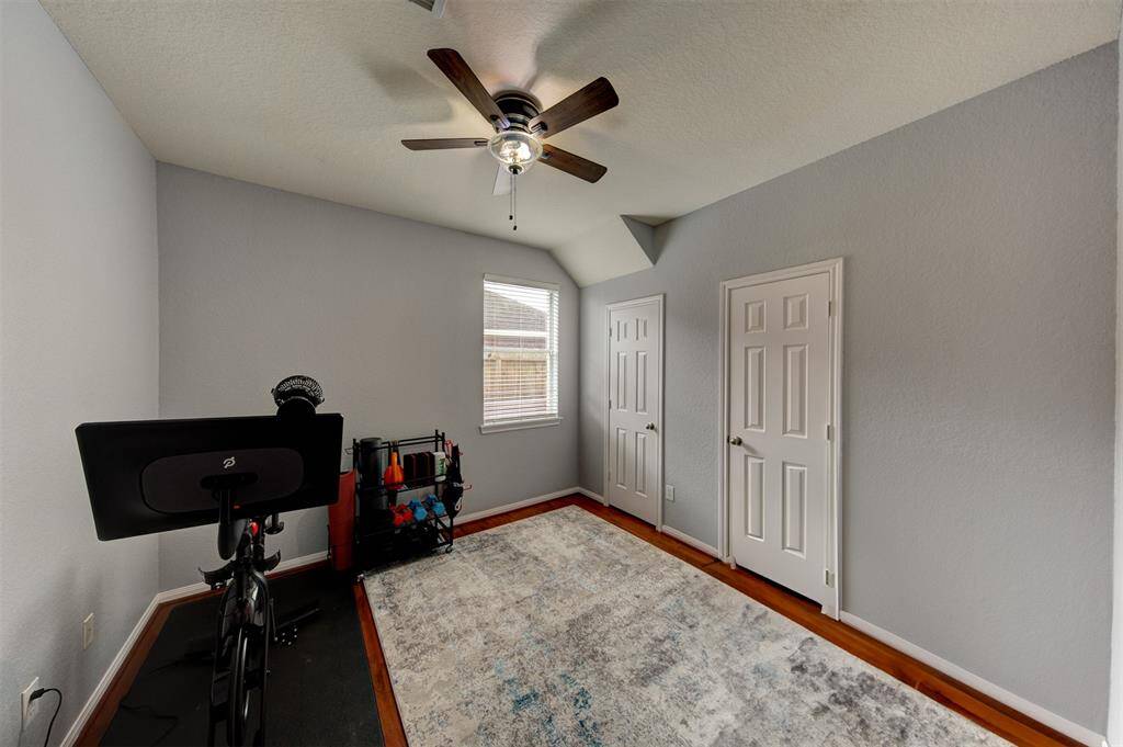 Additional secondary bedroom with 2 closets.
