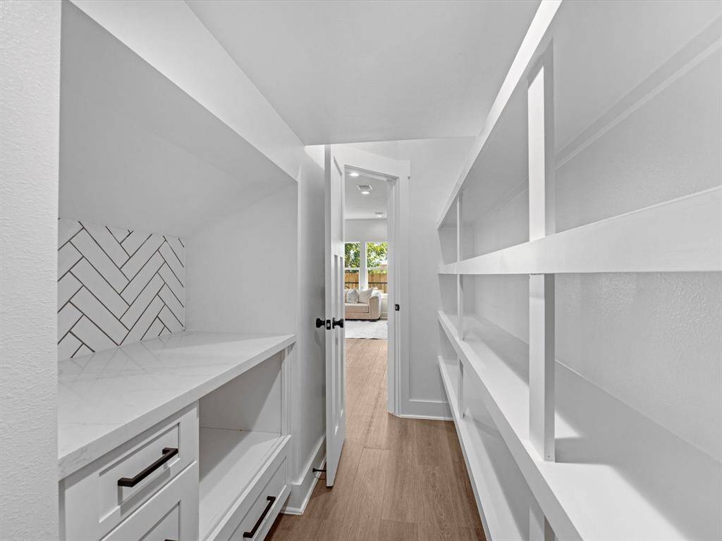 Walk in pantry