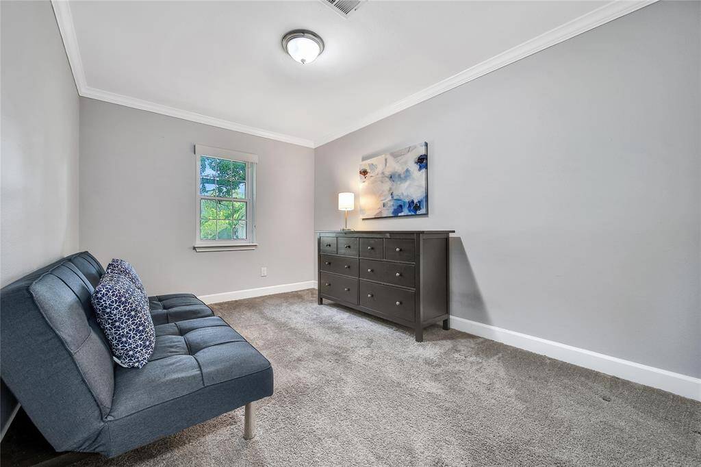 Upstairs secondary bedroom.