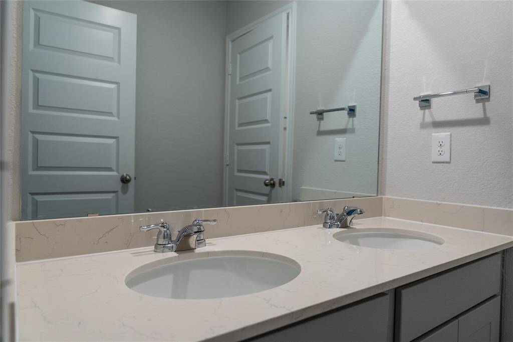 2nd Bathroom