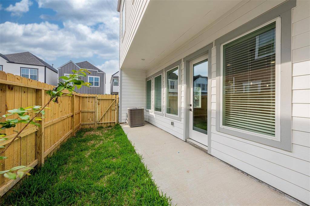 Backyard and covered patio to relax and entertain.