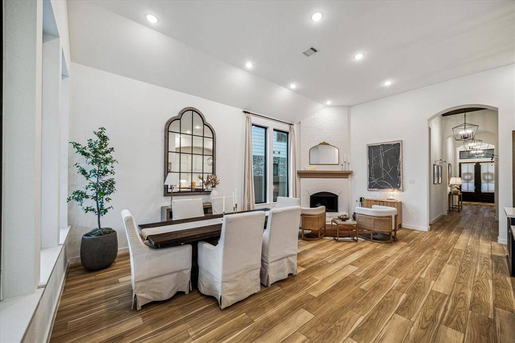 Dining area is large enough foran oversized family table! Tonsof light showers this room fromthe three massive windows.