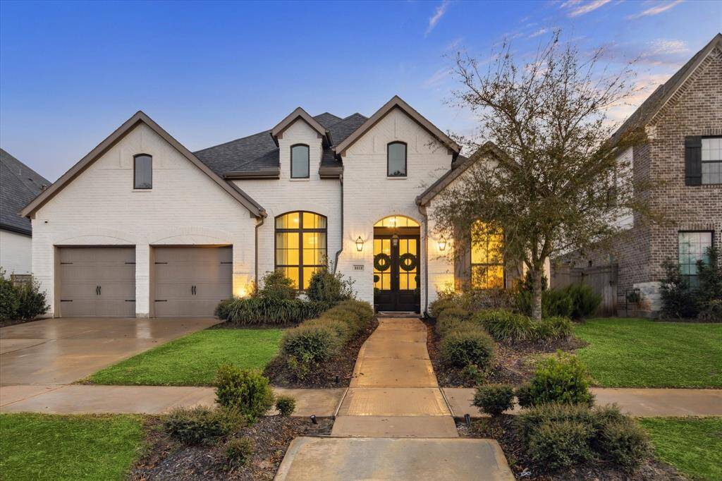 This home offers 4 Bedrooms, 3full bathrooms, 1 half bathroom,a game/media-room, homeoffice, beautifullly designedkitchen, open concept layout andso many upgrades throughoutthe home!