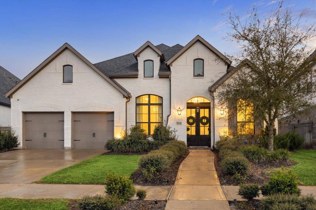 The painted brick and handsomelandscaping really add to thisbeautiful curb appeal!