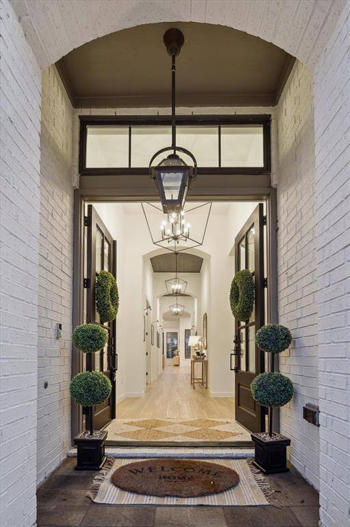 You and your guests arewelcomed through these statleydouble doors and gas lantern!