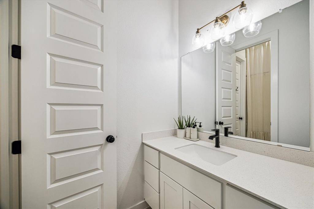 2nd part of the Jack and JillBathroom.