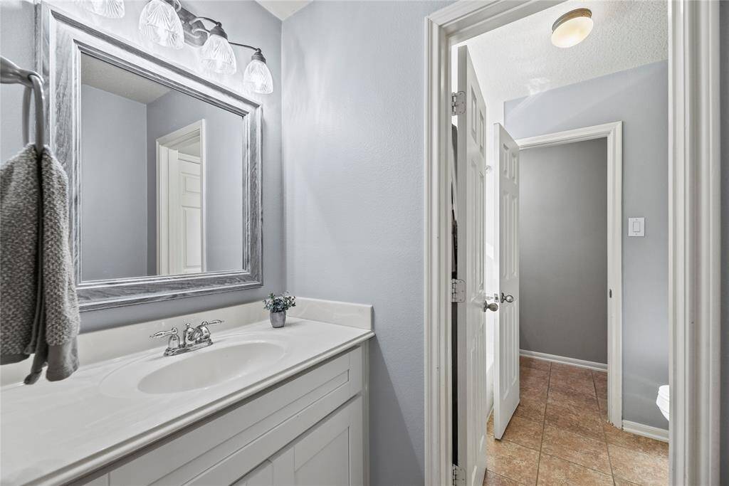 Each bedroom features a dedicated closet for quick and simple storage of clothing, shoes, and accessories.