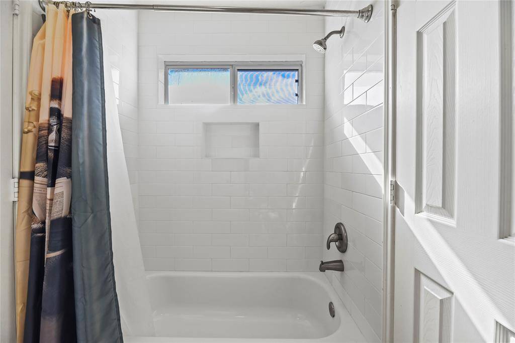 While one child brushes their teeth before school, the other may easily take a quick shower before heading off to their studies! Averting morning squabbles achieved!