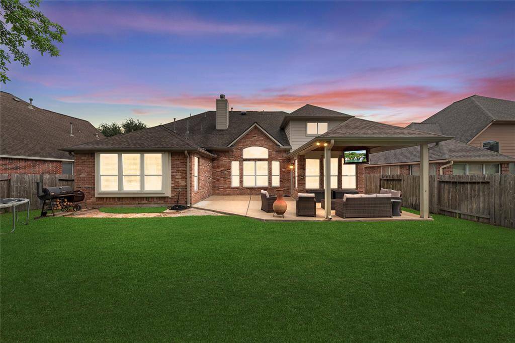 Let your imagination run wild with the immense possibilities in this expansive greenspace. Tailor the yard exactly to your needs with a playground, pool, gazebo, or grilling station!