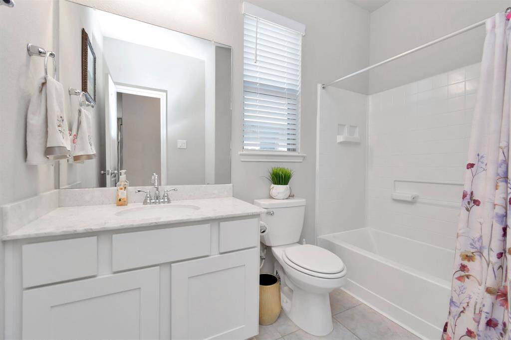 full 2nd bathroom located on the first floor