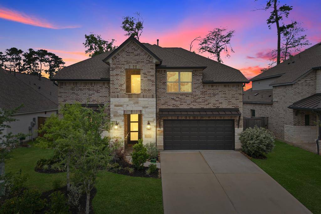 Welcome to 914 Sendero Trail in the beautiful community of Grand Central Park