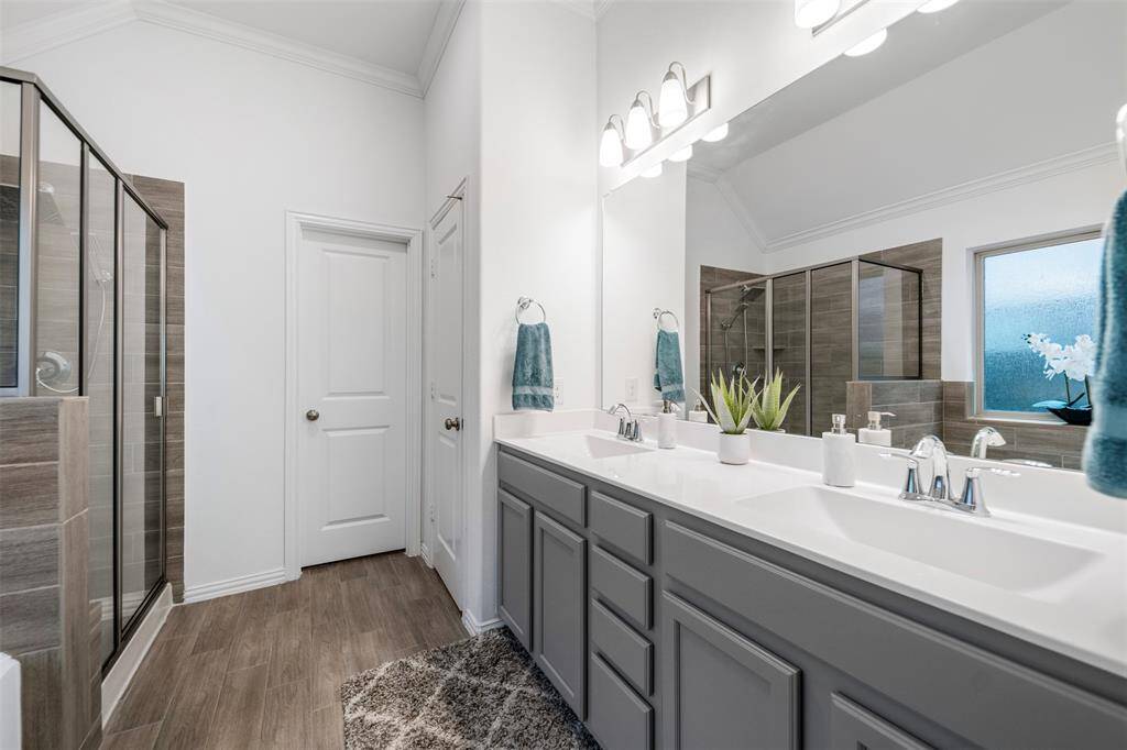 Dual sinks.