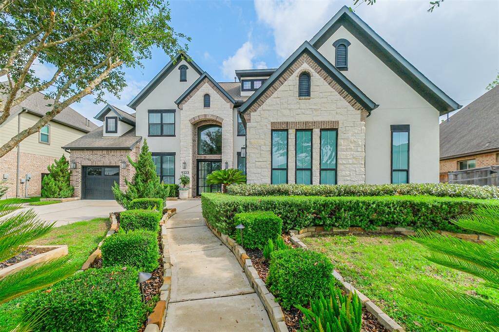 Welcome Home to fabulously updated 9223 Mount Logan.