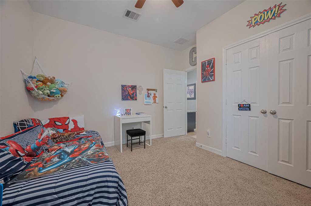 Cozy secondary bedroom featuring plush carpet and a modern ceiling fan.