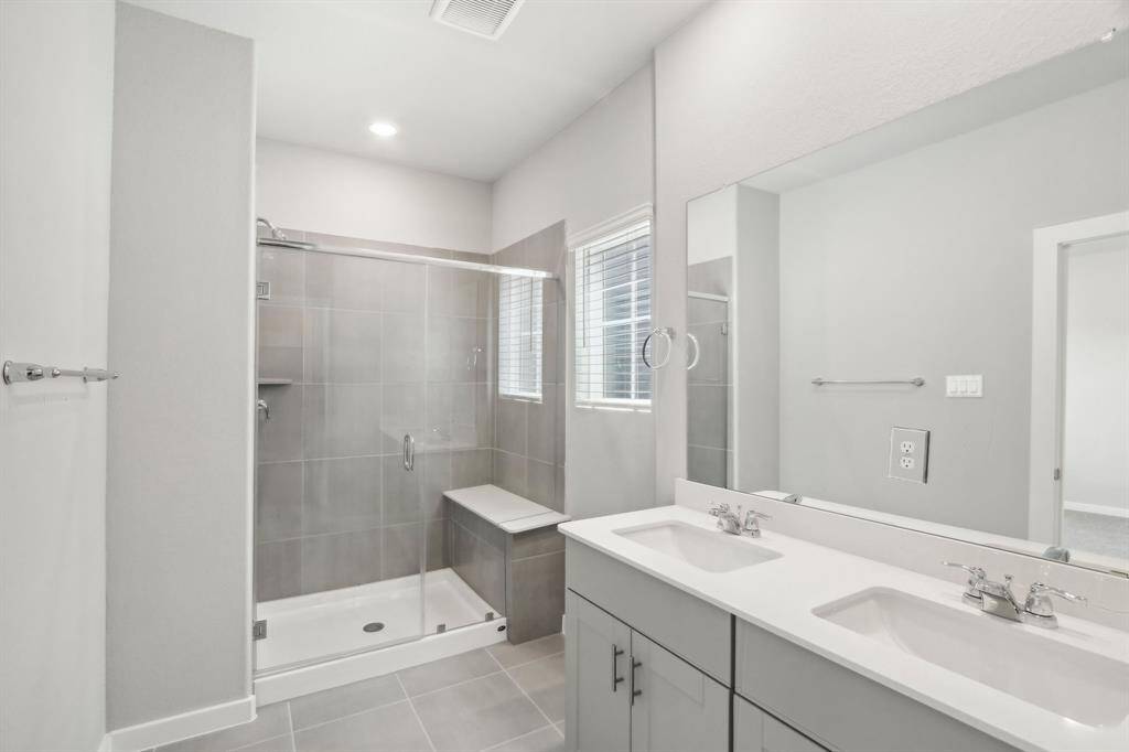 Photo is not of the actual home but is an inspirational photo of builder’s model home and may depict options, furnishings, and/or decorator features that are not included.
